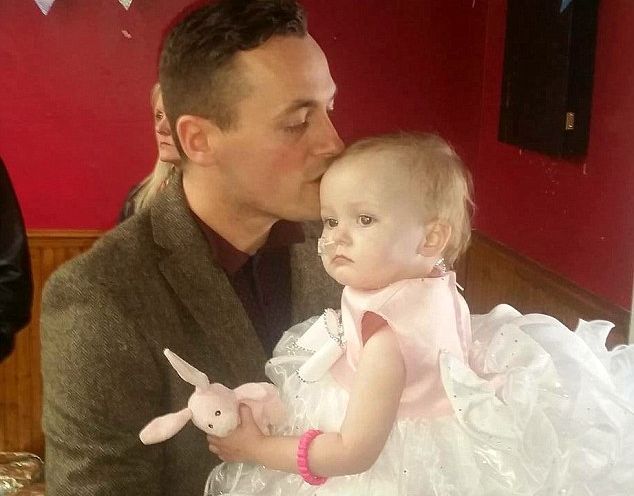 Grav bolnavă, fetița avea 2 zile de trăit. Nimeni nu se aștepta la ideea incredibilă a tatălui