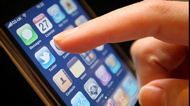 Așa poți afla dacă șefii tăi îți urmăresc telefonul mobil și mesajele de pe Facebook