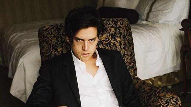 Când era mic a jucat într-un celebru serial de comedie. Acum arată complet diferit. Îl recunoşti?