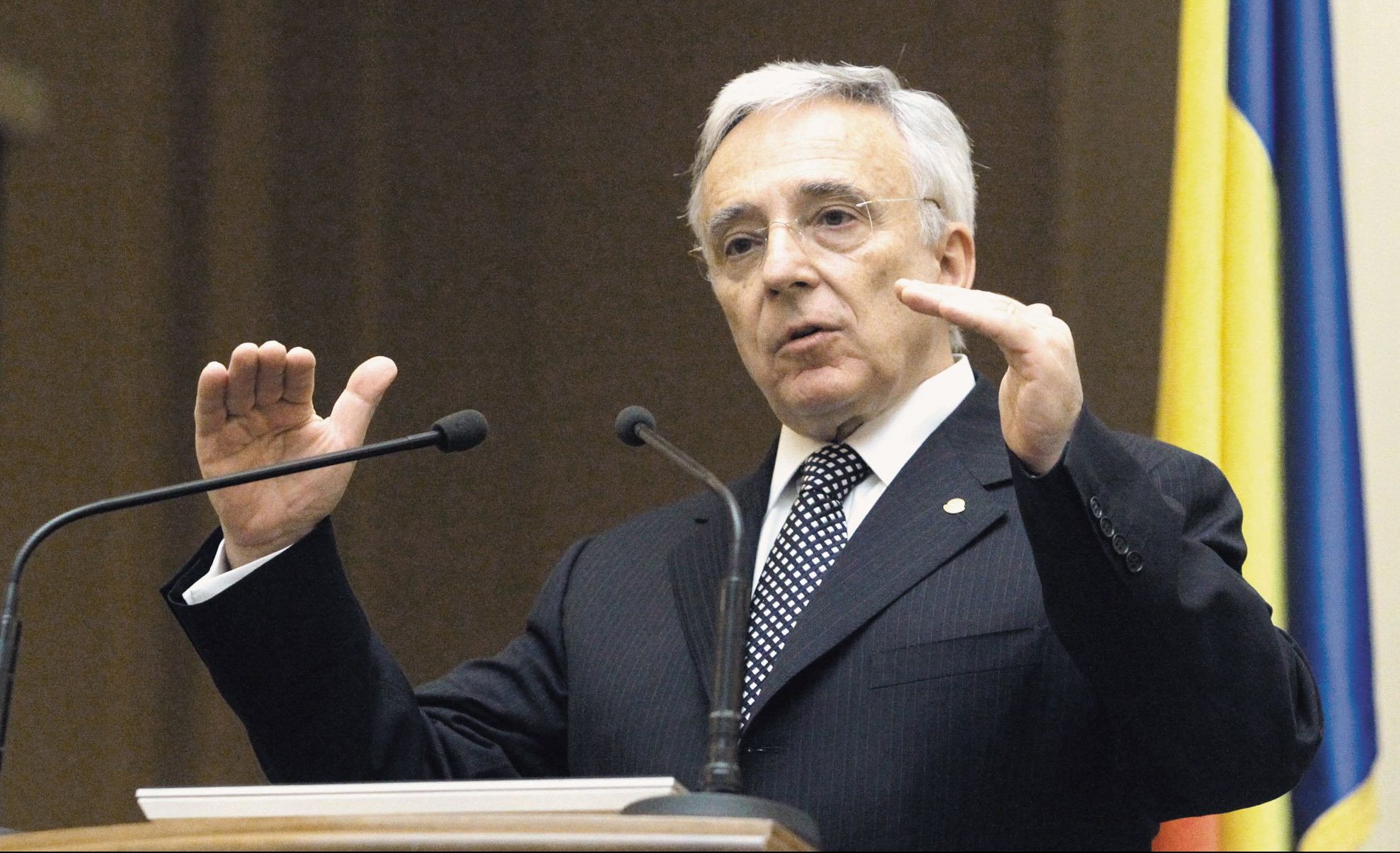Isărescu: În 20 de ani, nu am văzut niciodată atâtea pericole la adresa stabilităţii României