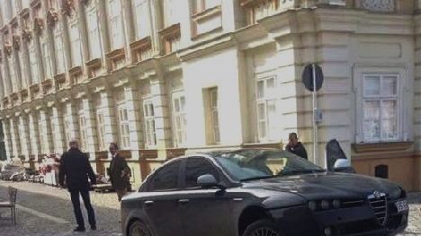 Parcare spectaculoasă făcută de un timişorean. Nimeni nu înţelege cum a reuşit "performanţa" asta