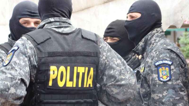 VIDEO. Scandal cu furci şi coase între romi. 12 persoane au ajuns la spital 