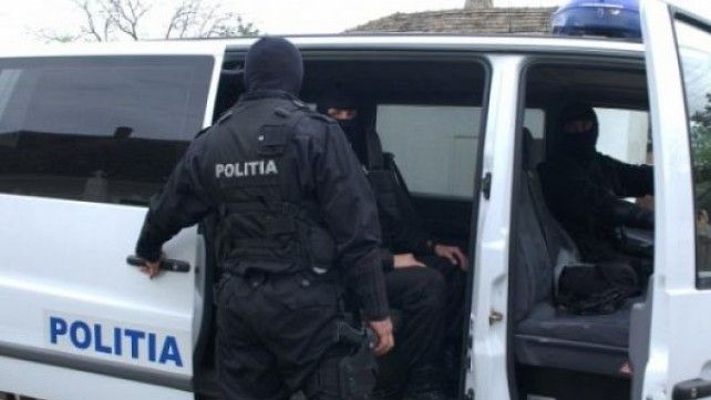 Percheziţii de amploare în Argeş, într-un dosar de proxenetism