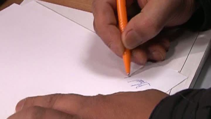 Românii fac plângeri trăsnite. Un bărbat le-a cerut procurorilor să îi audieze motanul ca martor 