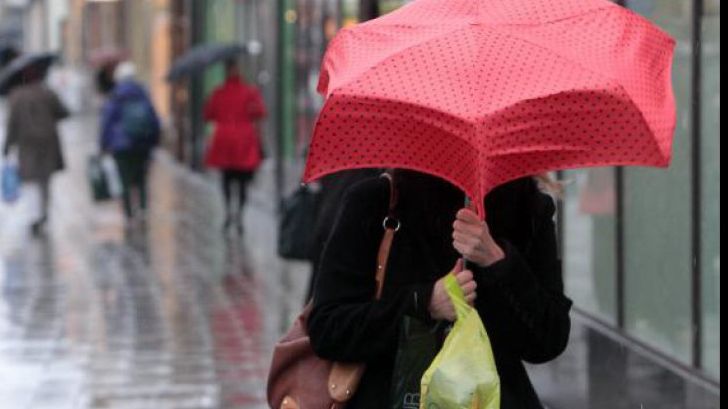 Vremea împarte țara în două. Ploi abundente în Vest, căldură în Sud și Est