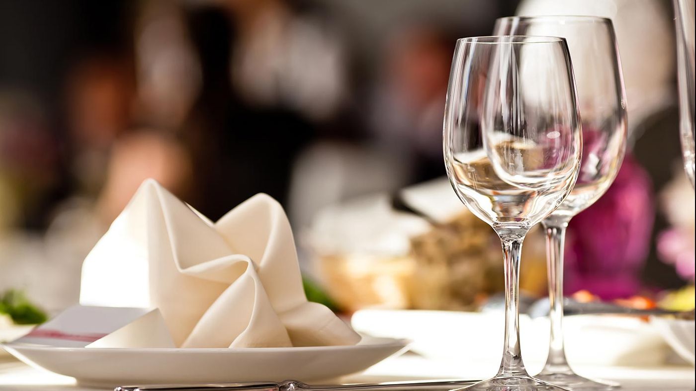 A cerut nota de plată la un restaurant. Când a privit-o atent, a amuțit. Ce scria pe ea