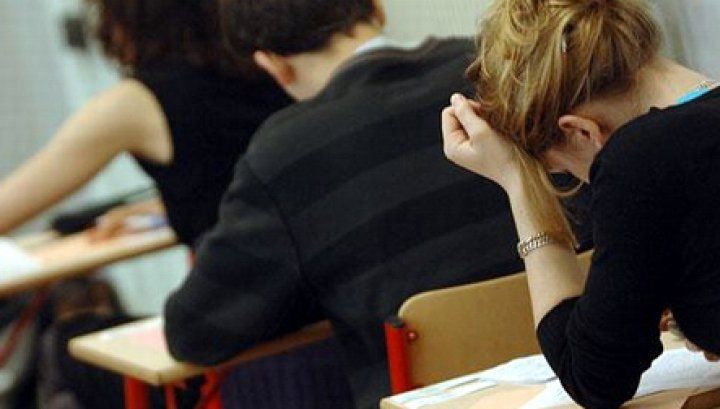 Condiții pentru studenții care vor să dea examene