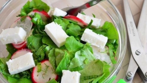Cea mai bună salată a primăverii cu untişor şi leurdă! Iată reţeta!