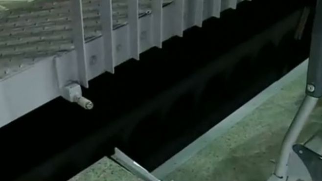 Un băieţel de 9 ani a căzut în gol 4 metri în timpul unui meci de baschet. Poliţia a început ancheta