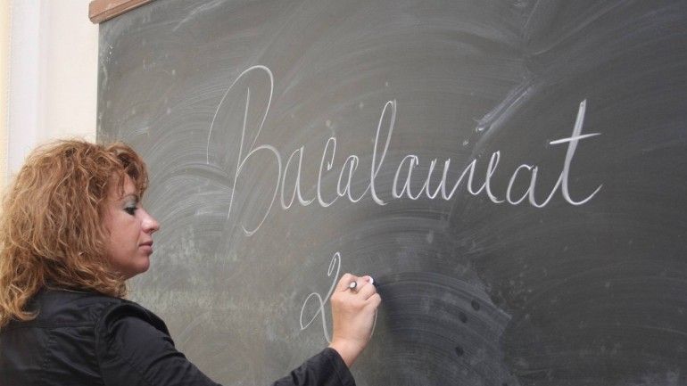 SIMULARE BACALAUREAT. Elevii de clasa a XII-a şi a XI-a susţin simularea la Limba Română