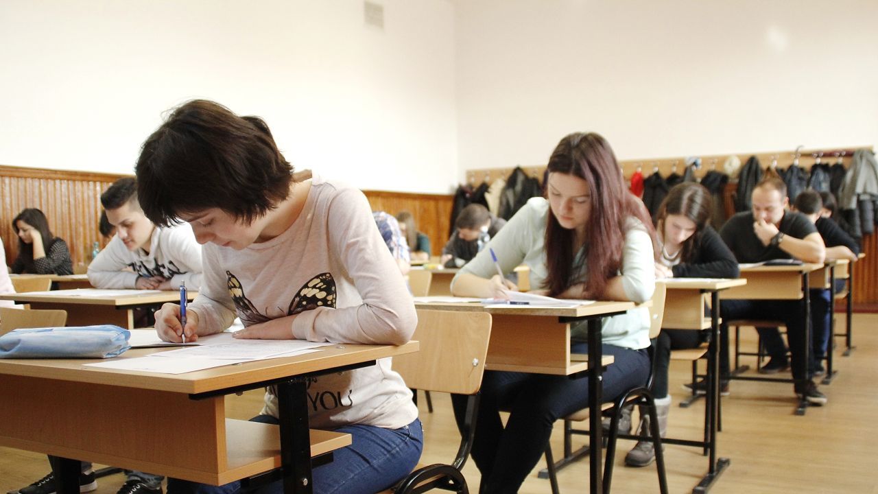 NOTE SIMULARE BAC 2016. Câte note de 5 au luat liceenii din Arad 