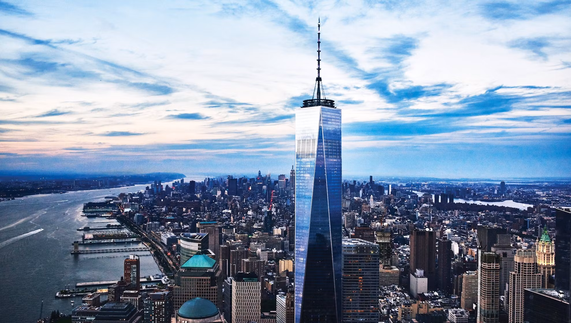 Gafă la New York. Clădirea One WTC, luminată în roșu, galben și albastru în loc de culorile Belgiei