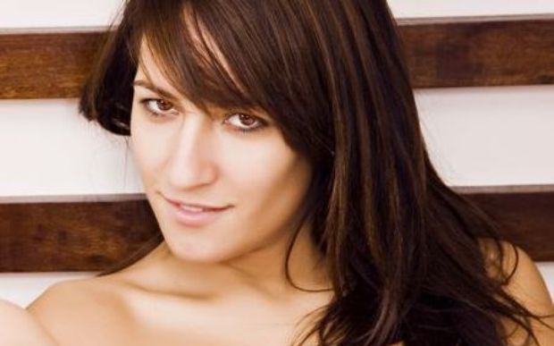 Cum recunoști o NIMFOMANĂ de la prima întâlnire. 4 semne că e dependentă de sex