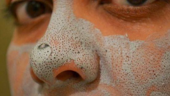 Cum să îţi scoţi punctele negre cu lipici