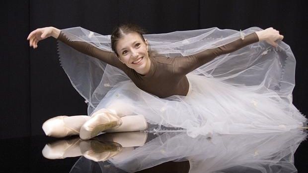 Scandalul de la ONB capătă amploare. Balerina Alina Cojocaru refuză să mai danseze la Bucureşti