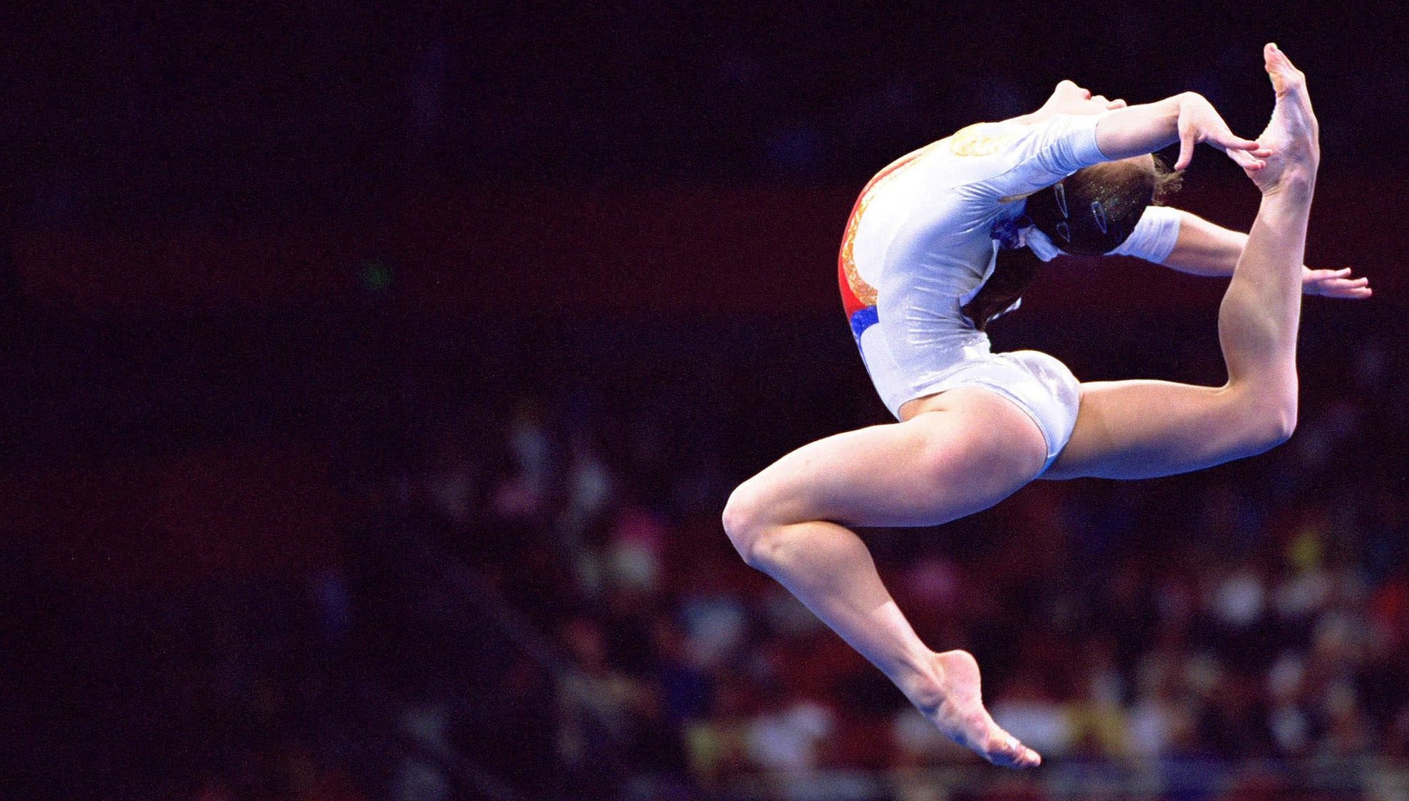 Scrisoarea unei gimnaste: Mă antrenam în maieu şi chiloţi. Nu aveam costume de gimnastică