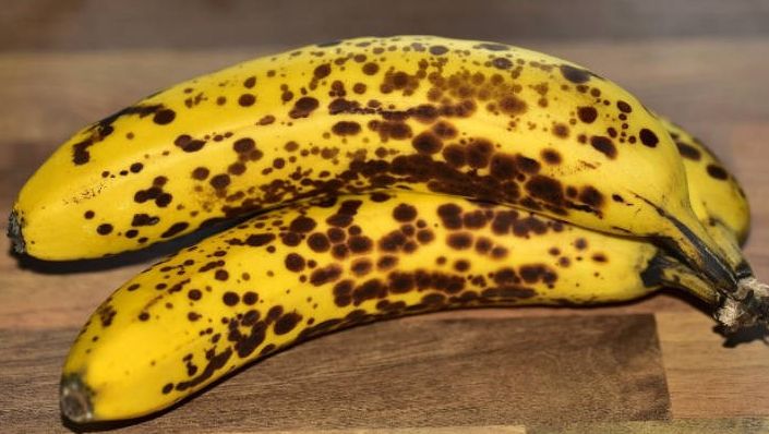 Ce se întâmplă cu tensiunea ta dacă mănânci câte două banane pe zi timp de o lună