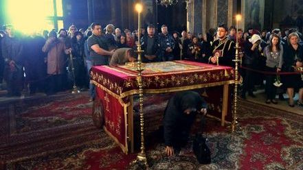 Săptămâna Mare. Tradiţii şi obiceiuri. Când se trece pe sub masă? 