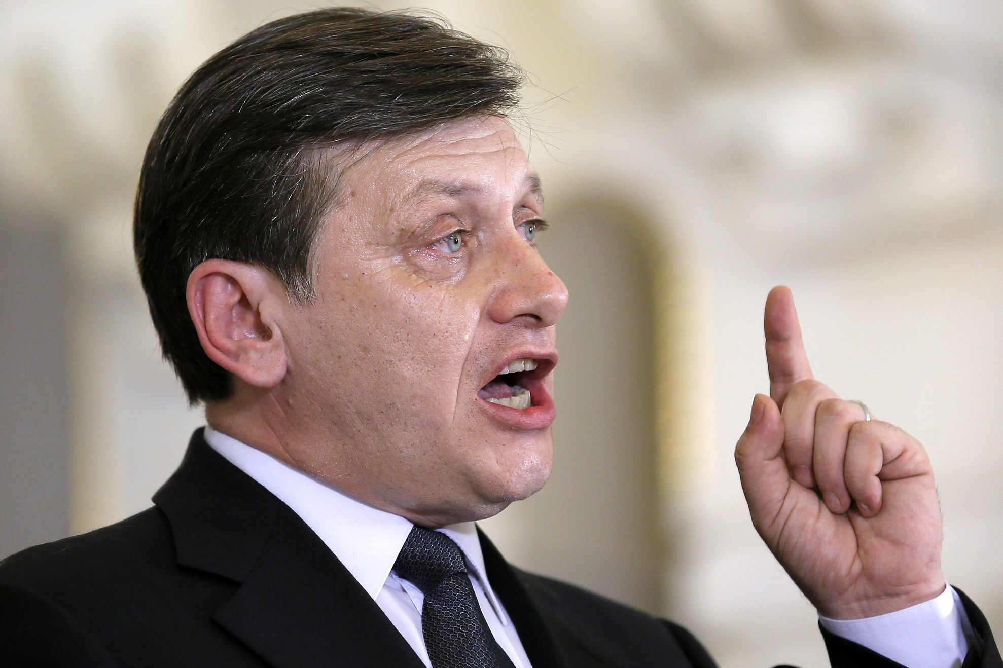 Senatorul Crin Antonescu a fost audiat la DNA Ploiești 