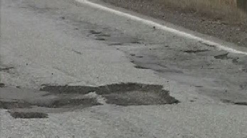 "Apariţie" inedită pe un drum plin de gropi din judeţul Argeş. "M-am pomenit că se lasă maşina"