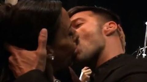 Cel mai scump sărut. Ai plăti o asemenea sumă ca să săruți o vedetă?