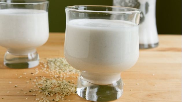 Efectele miraculoase ale laptelui cu usturoi. Te ajută să scapi de o boală cruntă