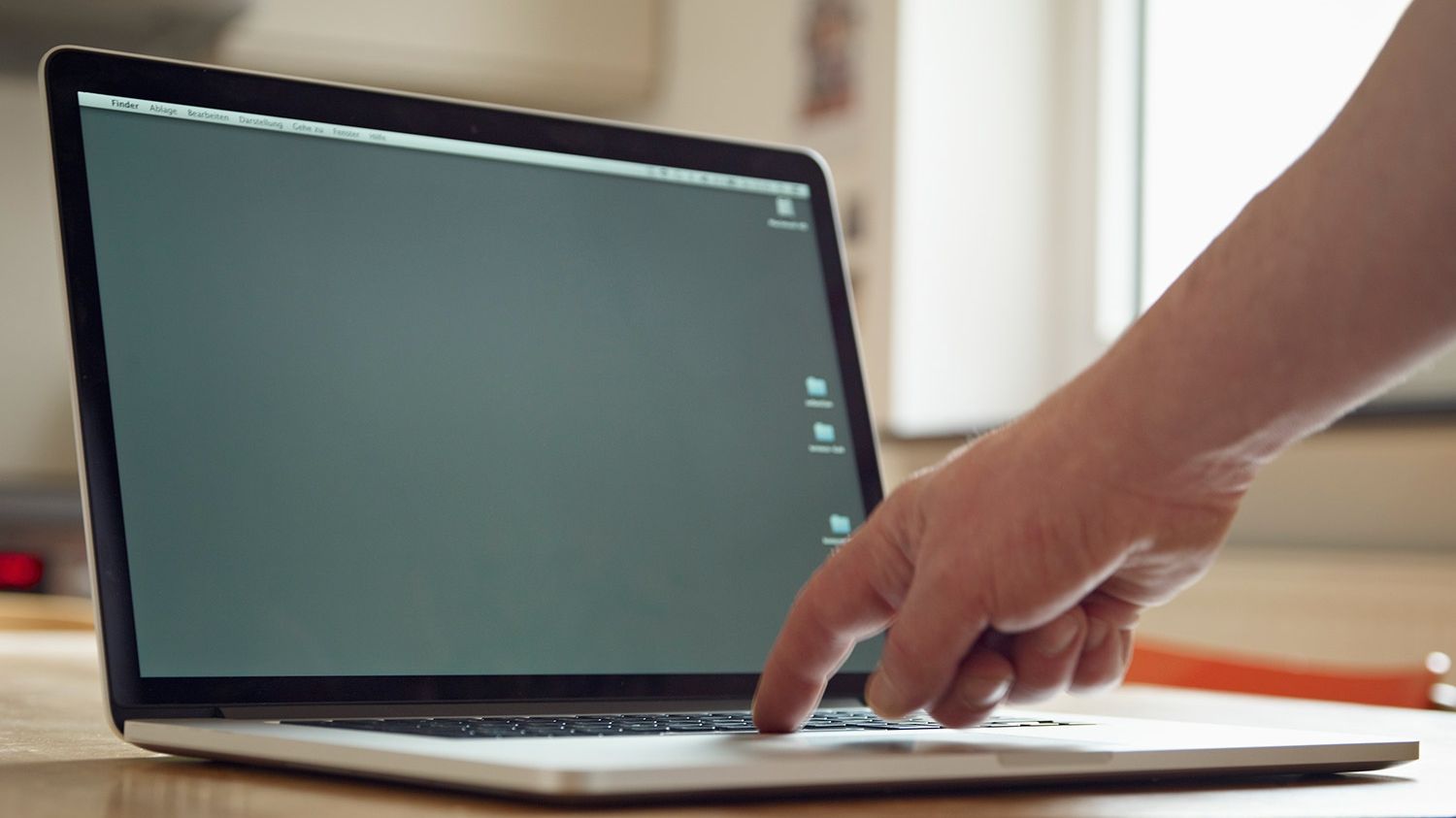 Lăsaţi laptopul în stand by? Motivul pentru care trebuie să îi daţi restart acum 