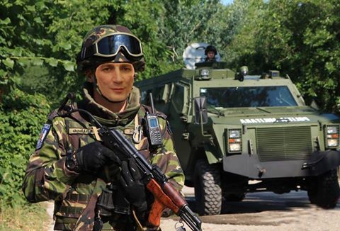 Militarii se țin de glume de 1 aprilie. L-au trimis pe Marian Godină în Afganistan! 