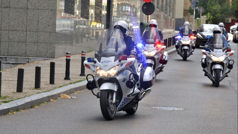 Vitezomanii nu mai au nicio şansă de scăpare. Poliţiştii şi-au scos motocicletele din garaje