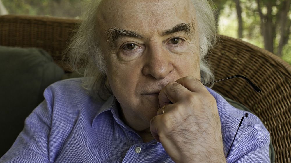 Scriitorul Normal Manea, decorat de preşedintele Iohannis cu Ordinul Naţional "Pentru Merit"