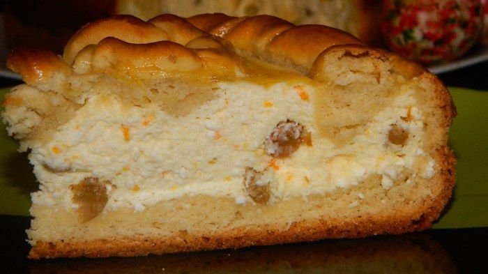 PASCA REŢETĂ. Pasca tradiţională de Paşte cu brânză dulce de vacă şi stafide