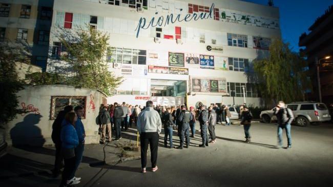 Asociaţia Colectiv, sesizare la Poliţie după ce altarul din faţa clubului a fost vandalizat