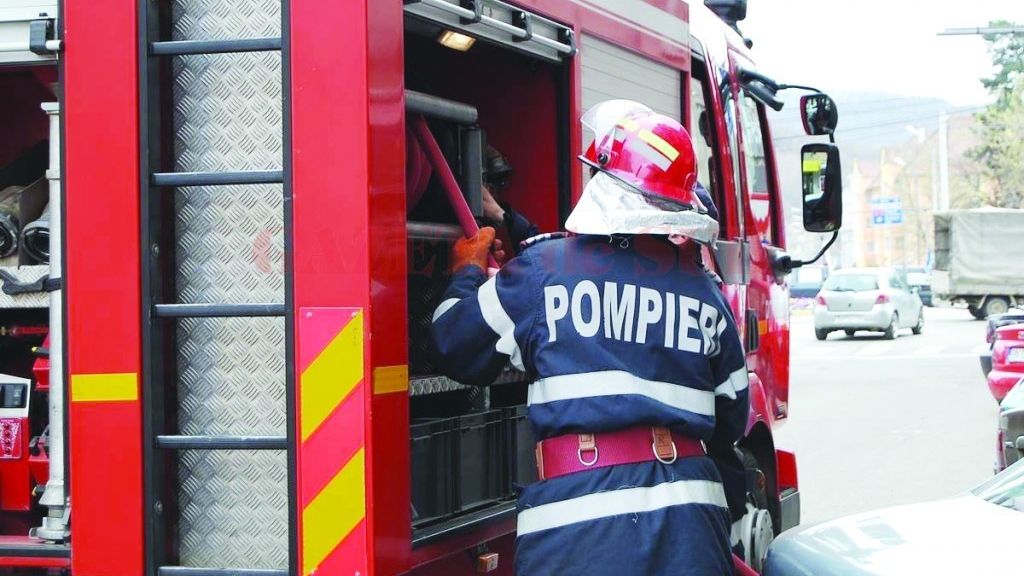 Imagini înfiorătoare: autobuz în flăcări, pe o stradă din Iaşi