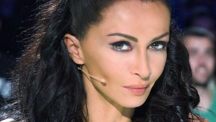 Mihaela Rădulescu, forţată să sară noaptea în apa rece ca gheaţa