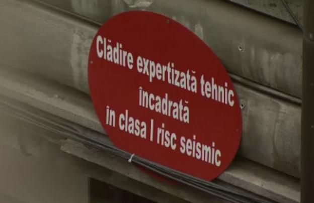 Pericolul clădurilor cu bulină din Capitală. 355 de clădiri, încadrate în clasa I risc seismic