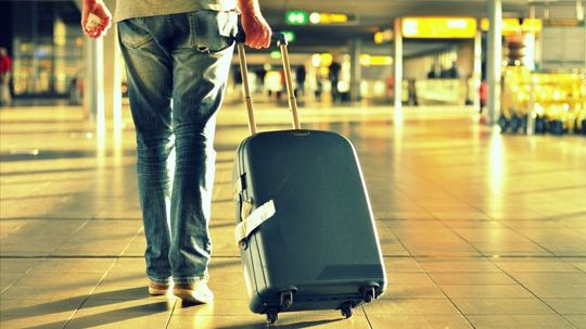 Profesor german, arestat în aeroportul Fiumicino din Roma. E macabru ce avea în valiză