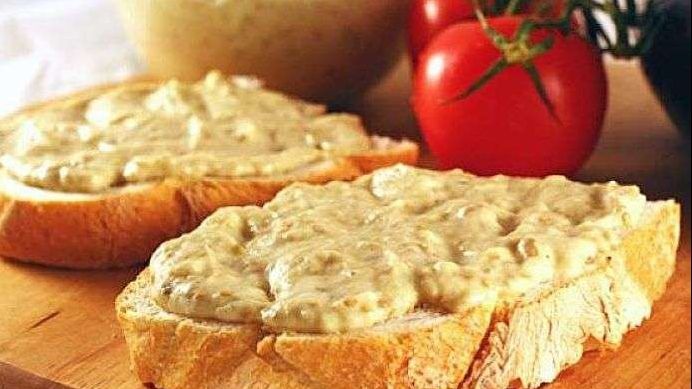 Greșeala pe care o faci când prepari salată de vinete. Atenţie maximă: Îţi poate afecta stomacul!