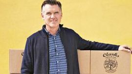 Un scoţian autentic face cidru de mere în România, după reţetă scoţiană