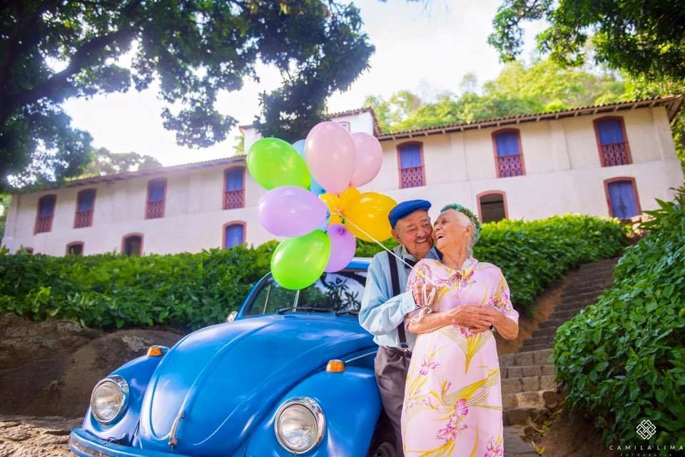 Îndrăgostiți de 69 de ani, doi brazilieni sunt protagoniștii unei ședințe foto virale pe internet