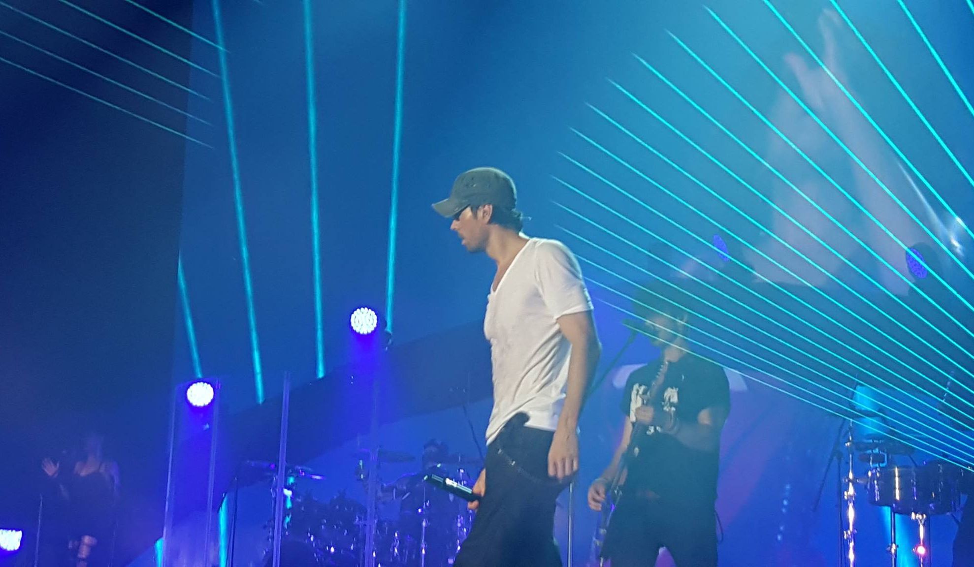 Enrique Iglesias a înnebunit mii de fane la Bucureşti