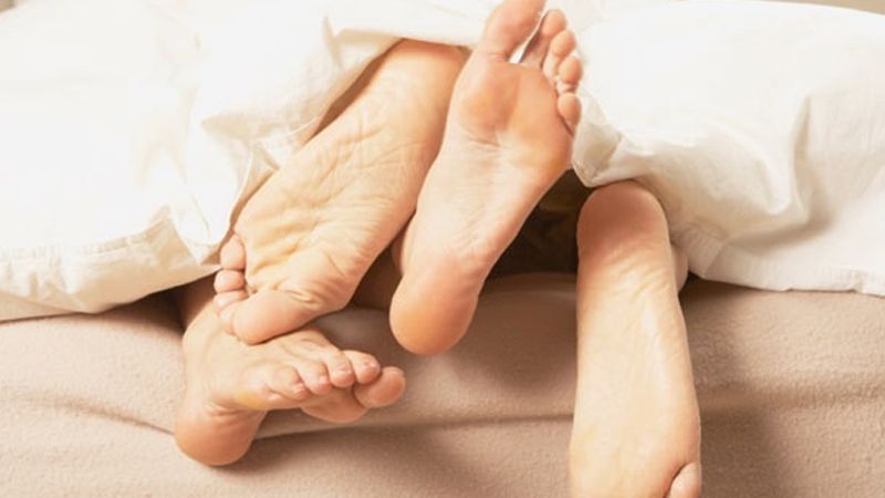 Mama ei a venit acasă pe neaşteptate. Fiica de 16 ani era în pat cu un băiat. Ce a urmat e HORROR