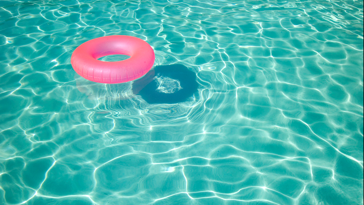 Bolile pe care le poți lua de la piscină. Iată cum te poți proteja