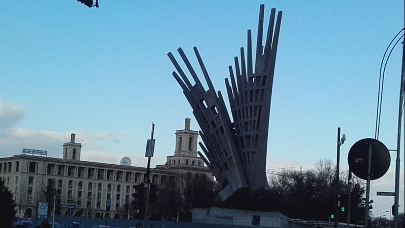 Statuia ”Aripi” a fost inaugurată, luni, în prezența președintelui Iohannis