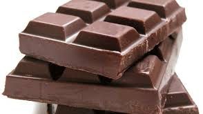 Un candidat a împărţit două ciocolăţele în campania electorală din comună. Ce a urmat, de neimaginat