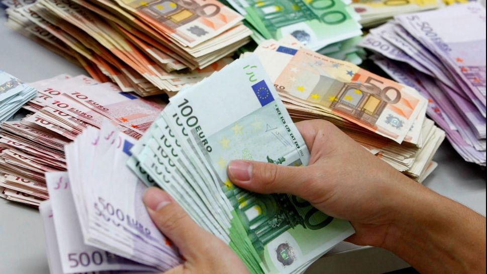 CURS BNR. Leul începe săptămâna în forţă. Euro scade sub 4,5 lei