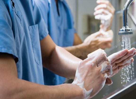 Săpun infectat cu bacterii din fecale, descoperit la Spitalul Elias