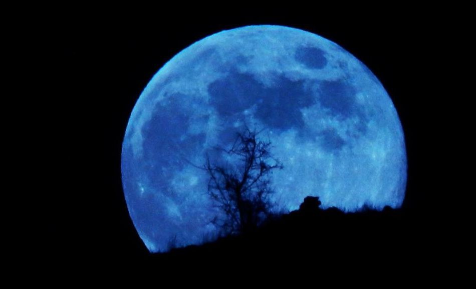Cum sunt influențate zodiile de Luna Albastră din 21 mai