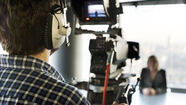 O cunoscută prezentatoare TV spune că își lasă soțul să facă sex cu altă femeie. Motivul, fabulos!