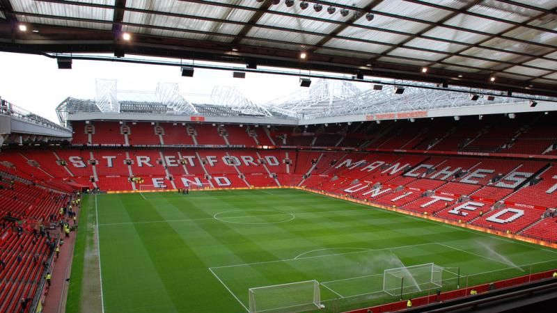 Explozie controlată pe stadionul Old Trafford din Manchester. Ce conţinea coletul suspect 