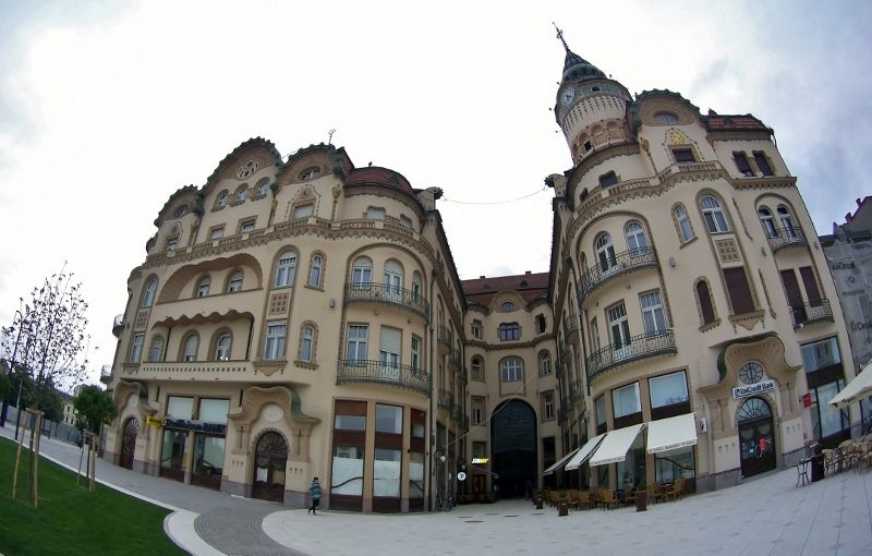 Orașul românesc unde își dorm somnul de veci patru regi, două regine și un împărat - VIDEO